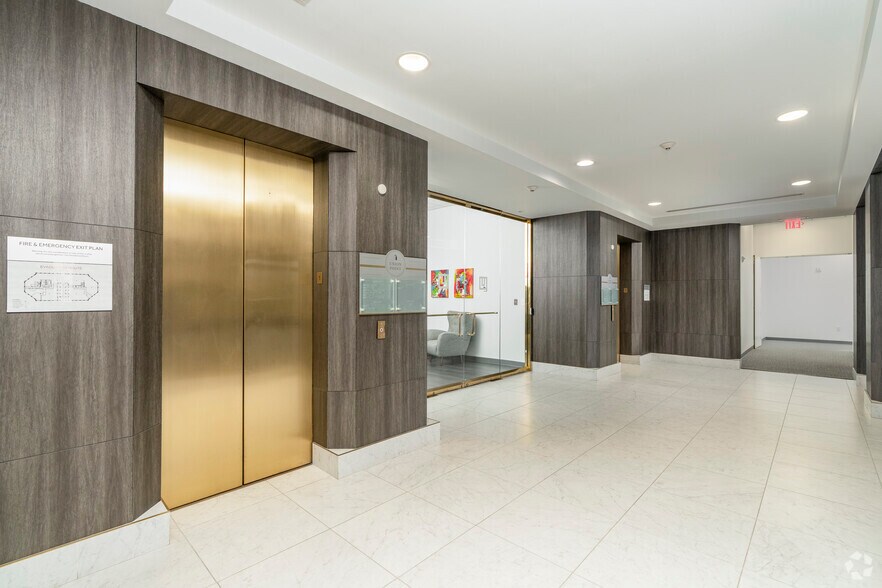 More Photos Of 9144 Arrowpoint Blvd, Charlotte Office For Sale