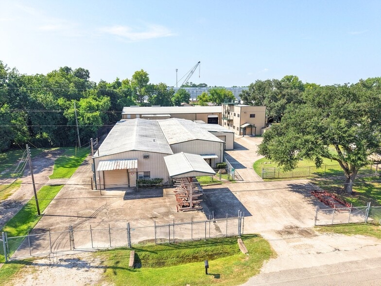 Primary Photo Of 7113 Chippewa Blvd, Houston Manufacturing For Sale