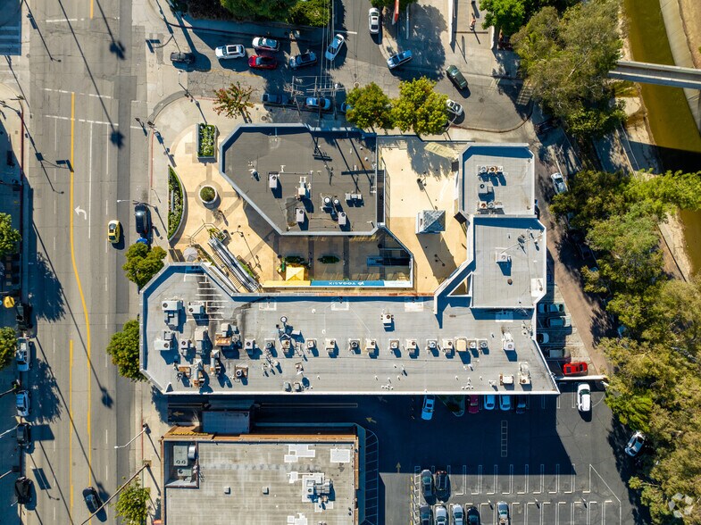 More Photos Of 12265 Ventura Blvd, Studio City Storefront For Lease