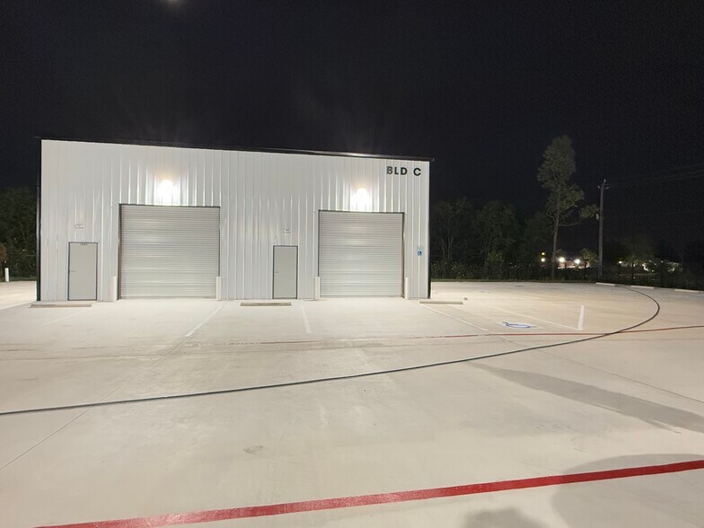 More Photos Of 10115 Belknap Rd, Sugar Land Warehouse For Lease