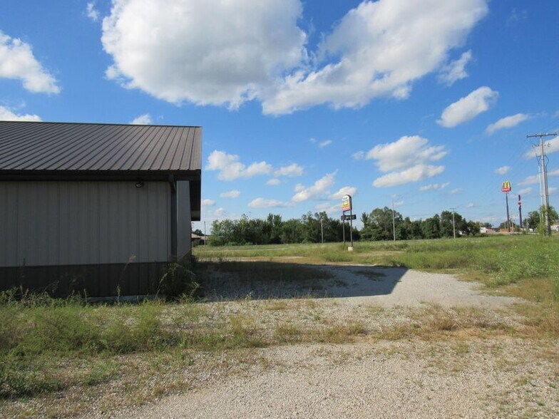 More Photos Of 975 E Daniel Dr, Mount Vernon Manufacturing For Sale