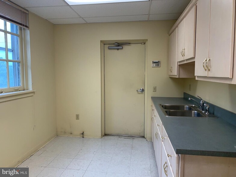 More Photos Of 1132 Ridge Rd, Pottstown Flex For Sale