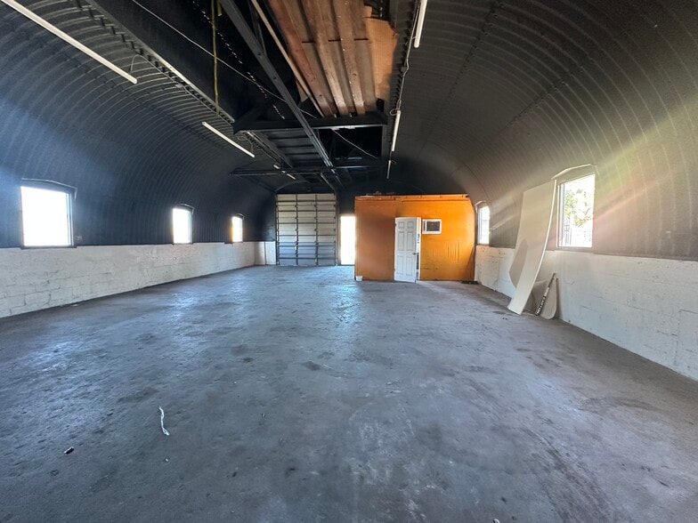 More Photos Of 2012 N Dixie Hwy, Hollywood Light Manufacturing For Sale