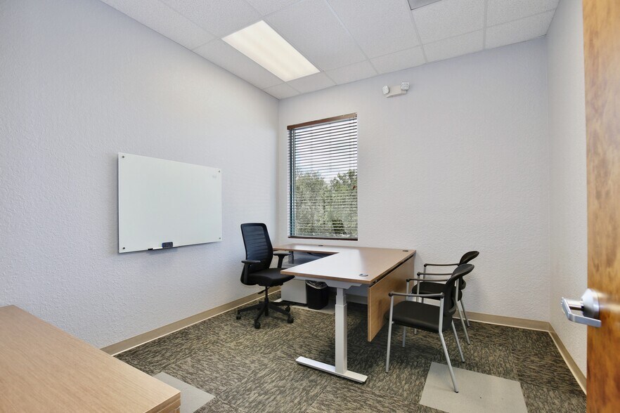 More Photos Of 6881 Kingspointe Pky, Orlando Flex For Lease