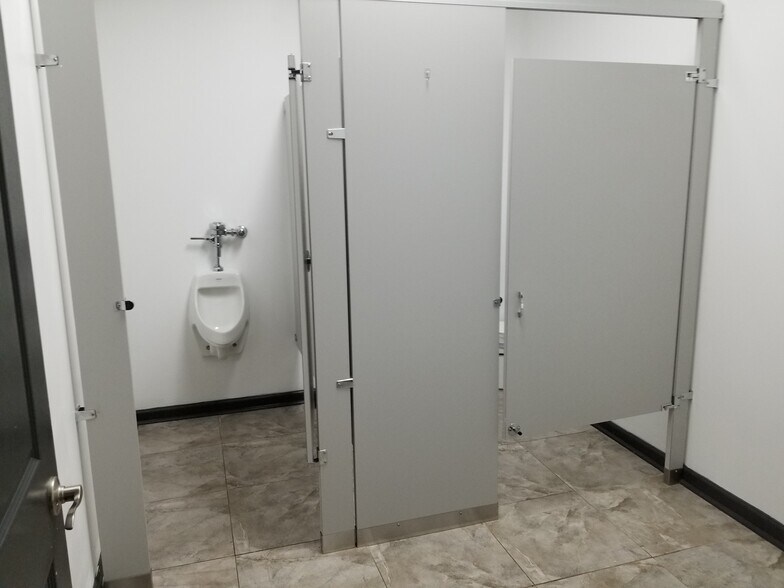 More Photos Of 3450 Acworth Due West Rd NW, Kennesaw Office For Lease