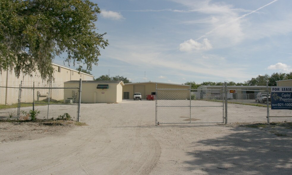 More Photos Of 5703 Pinkney Ave, Sarasota Warehouse For Lease