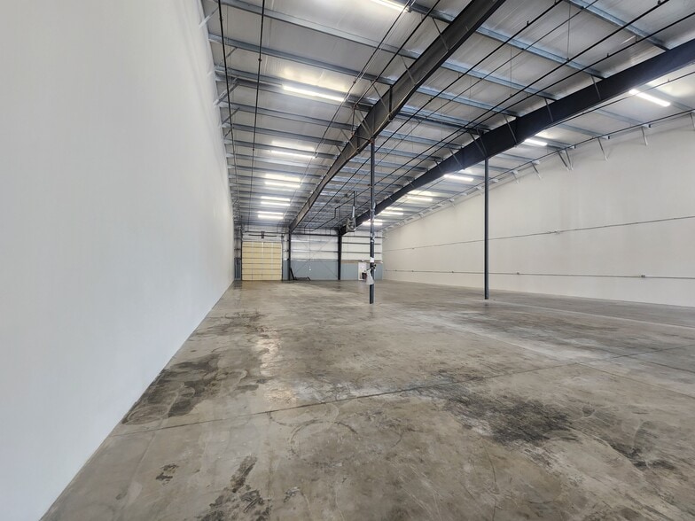 More Photos Of 6946-6962 Wellington Rd, Manassas Warehouse For Lease