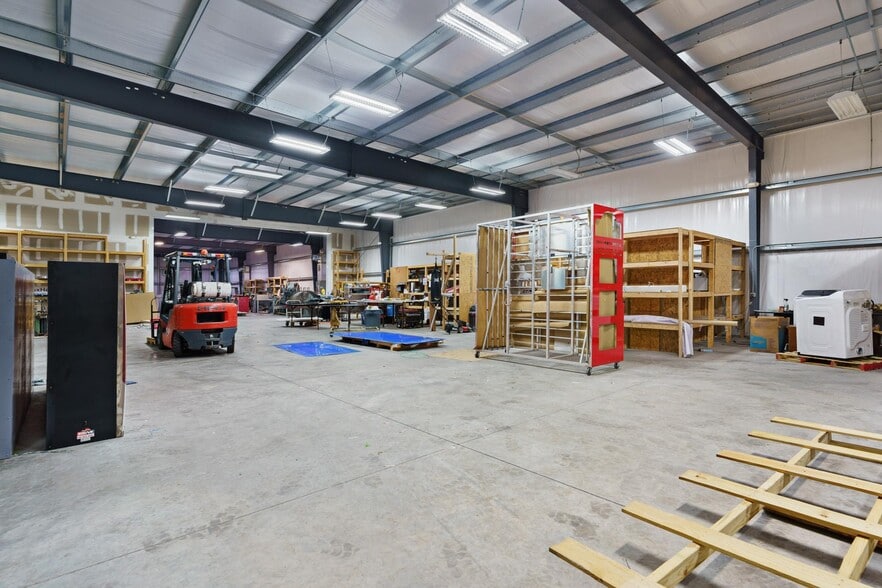 More Photos Of 125 Montclair Rd, Leesburg Warehouse For Lease