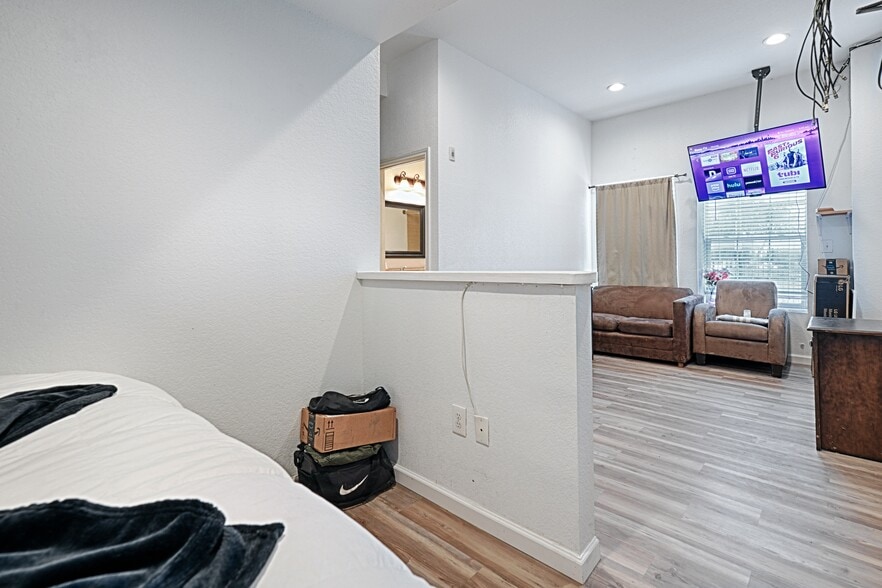 More Photos Of 110 S Main, Dilley Hotel For Sale