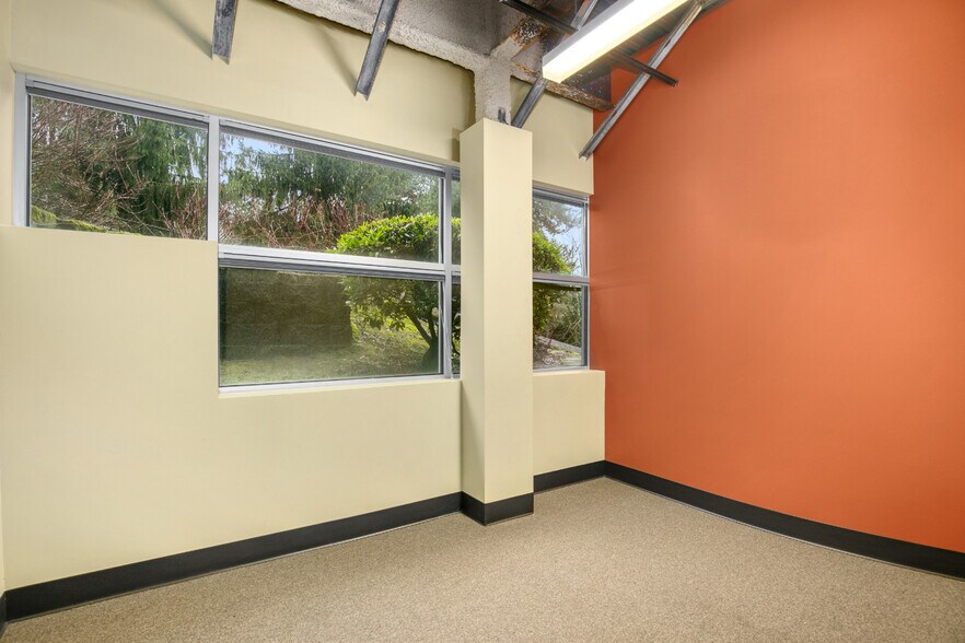 More Photos Of 11109 Slater Ave NE, Kirkland Office For Sale