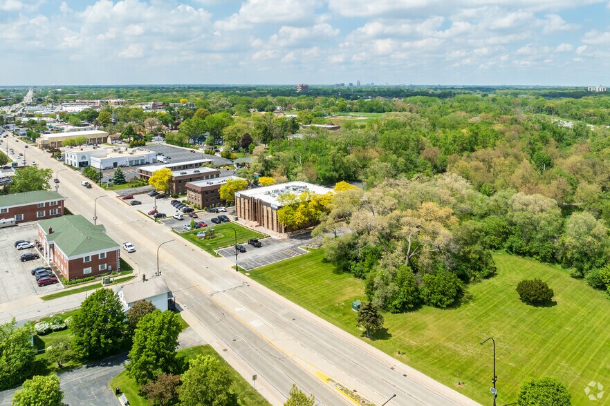 More Photos Of 240 E Lake St, Addison Office For Lease