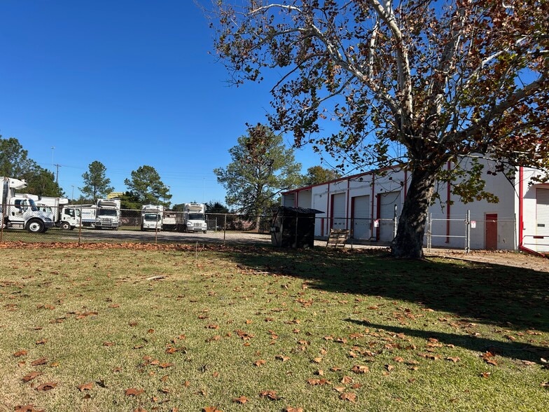More Photos Of 100 N Bessemer Ave, Mobile Service For Lease