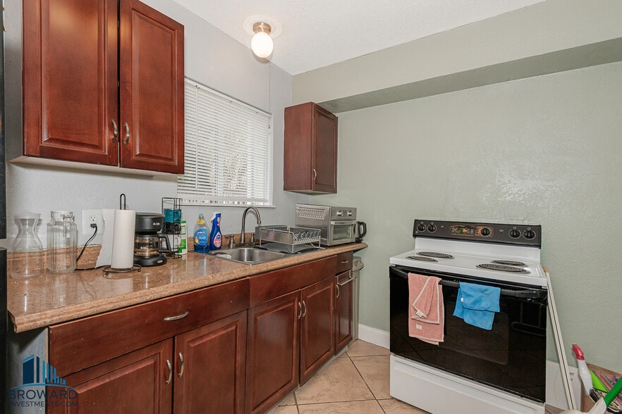 More Photos Of 224 SW 15th St, Dania Beach Apartments For Sale
