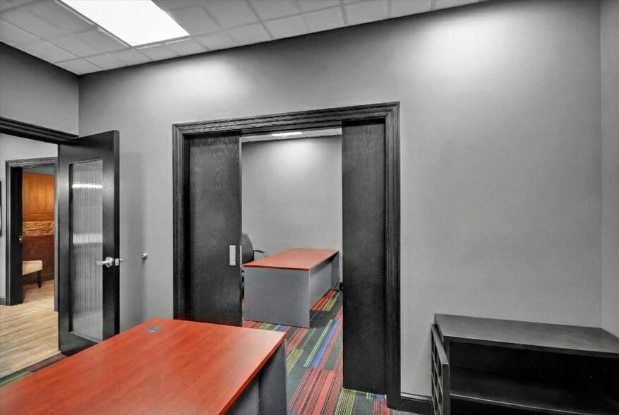 More Photos Of 426 Warren St, Reading Office For Sale