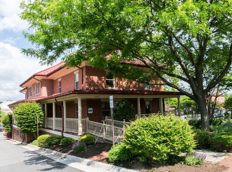 Primary Photo Of 847 Station St, Herndon Office For Lease