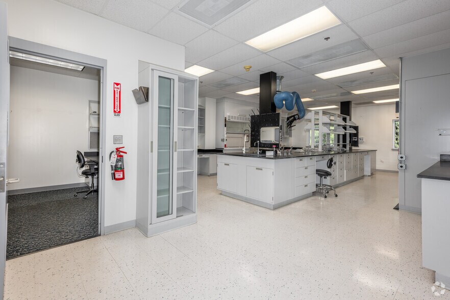 More Photos Of 6411 Beckley St, Baltimore Research And Development For Lease