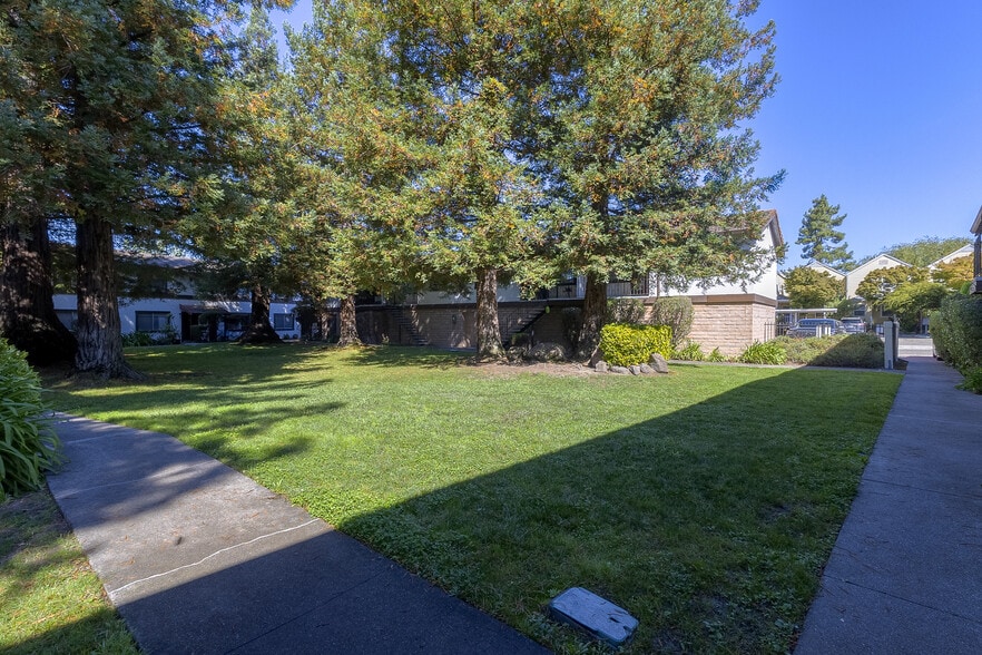 More Photos Of 7111 Marsh Way, Cotati Apartments For Sale