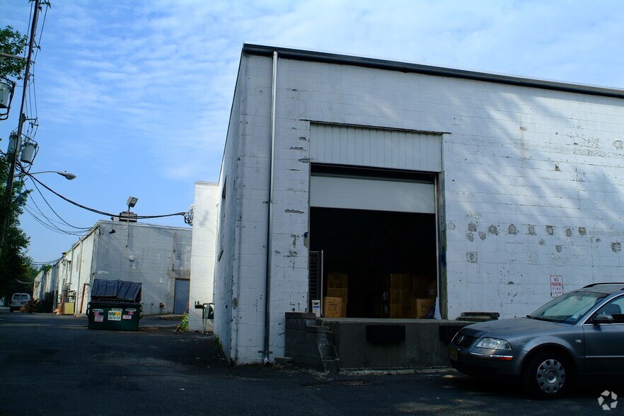 More Photos Of 2929-2933 Vauxhall Rd, Vauxhall Storefront For Lease