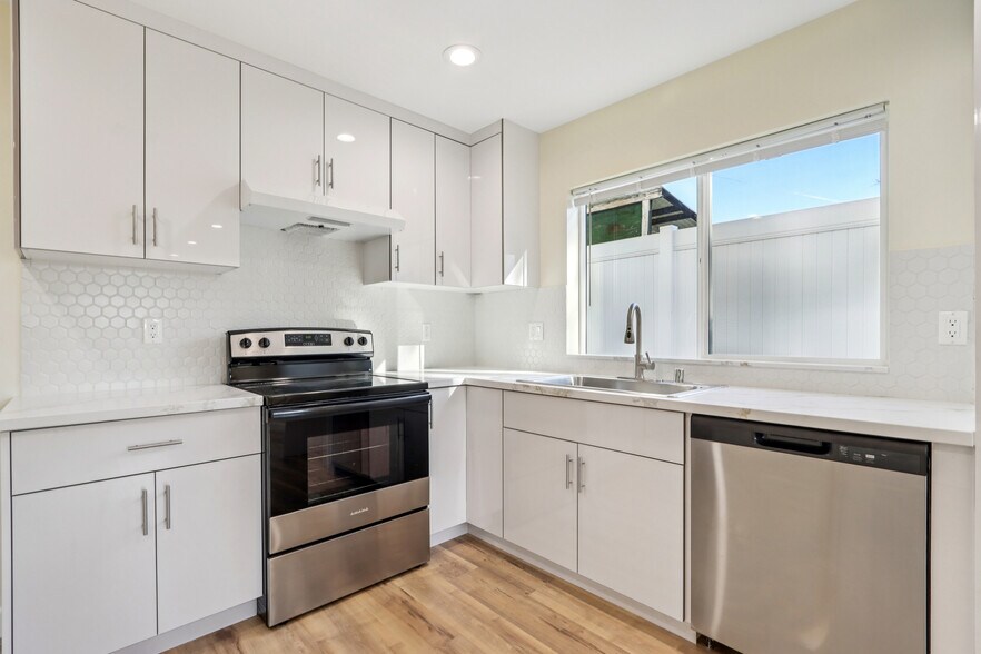 More Photos Of 16428 Halsted St, North Hills Multifamily For Sale