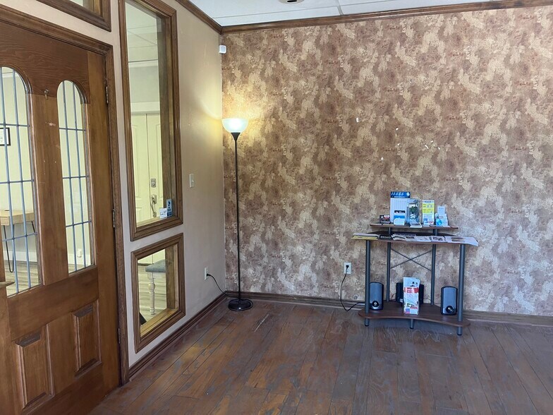 More Photos Of 278 S Pioneer Dr, Abilene Office For Sale