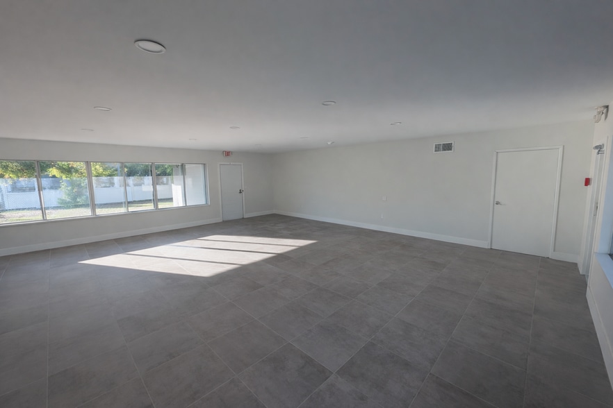 More Photos Of 4726 US-41, Sarasota Religious Facility For Lease