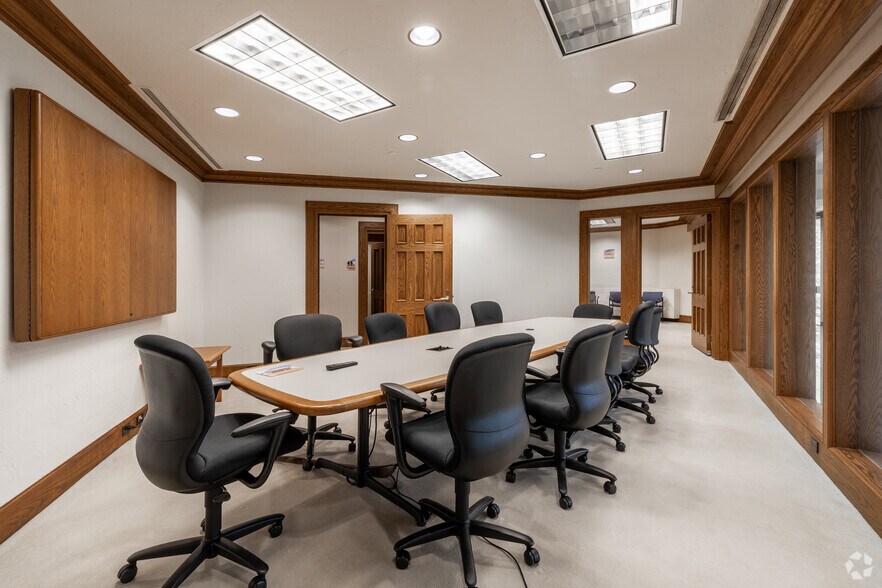 More Photos Of 700 & 734 S Waverly Rd, Holland Office For Sale