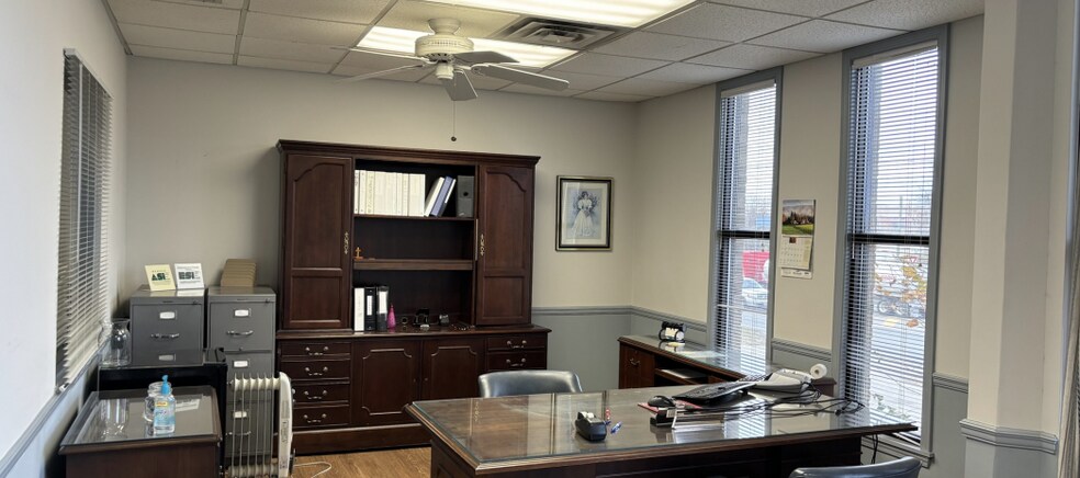 More Photos Of 5705 Valley Rd, Fairfield Bank For Sale