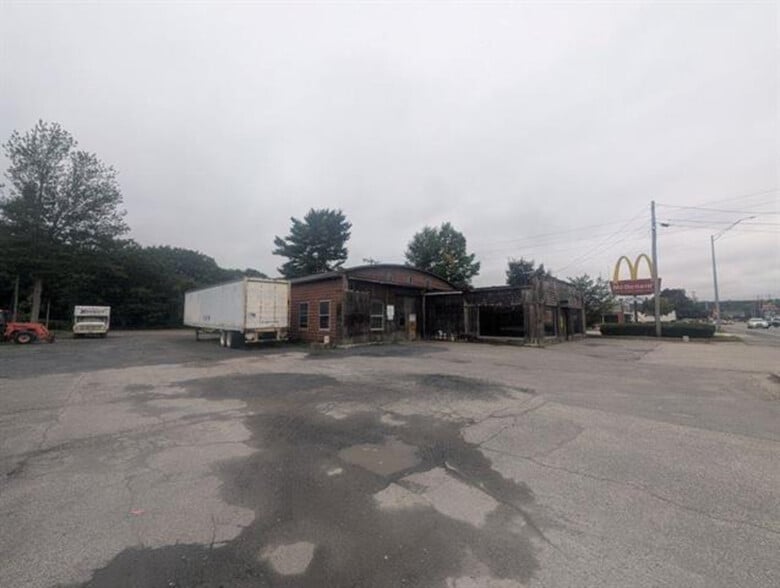 Primary Photo Of 235 Washington St, Claremont Auto Repair For Sale