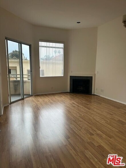 More Photos Of 16117 W Sunset Blvd, Pacific Palisades Apartments For Sale