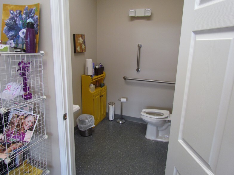 More Photos Of 1074 Pedigo Way, Bowling Green Storefront Retail Office For Lease