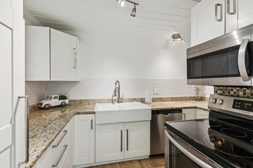 More Photos Of 375 Deerfield Dr, Dahlonega Multifamily For Sale