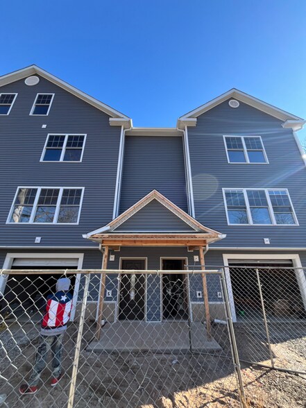 More Photos Of 15 Colby Ct, New Haven Multifamily For Sale