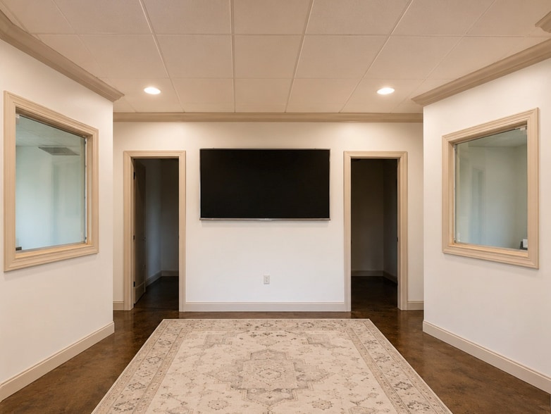 More Photos Of 1000 Southlake Park, Birmingham Office Residential For Sale