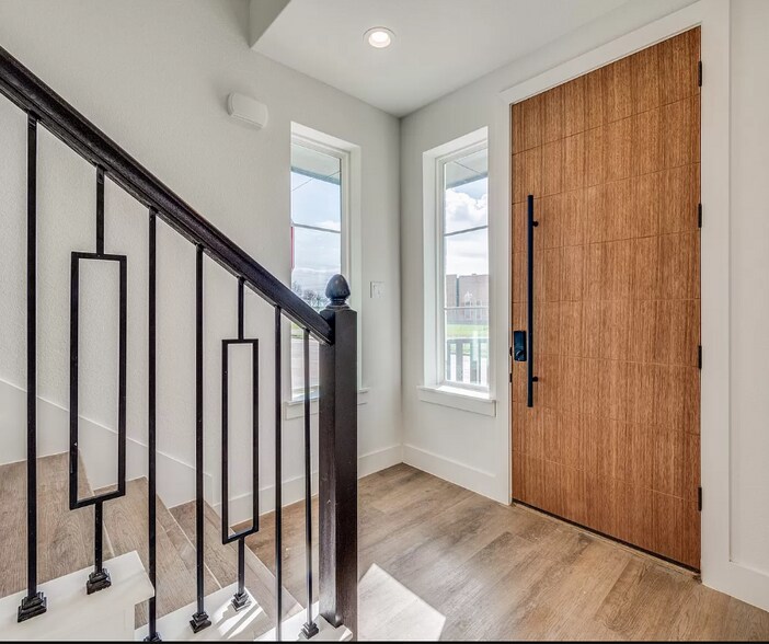 More Photos Of 13325 Bee St, Farmers Branch Apartments For Sale