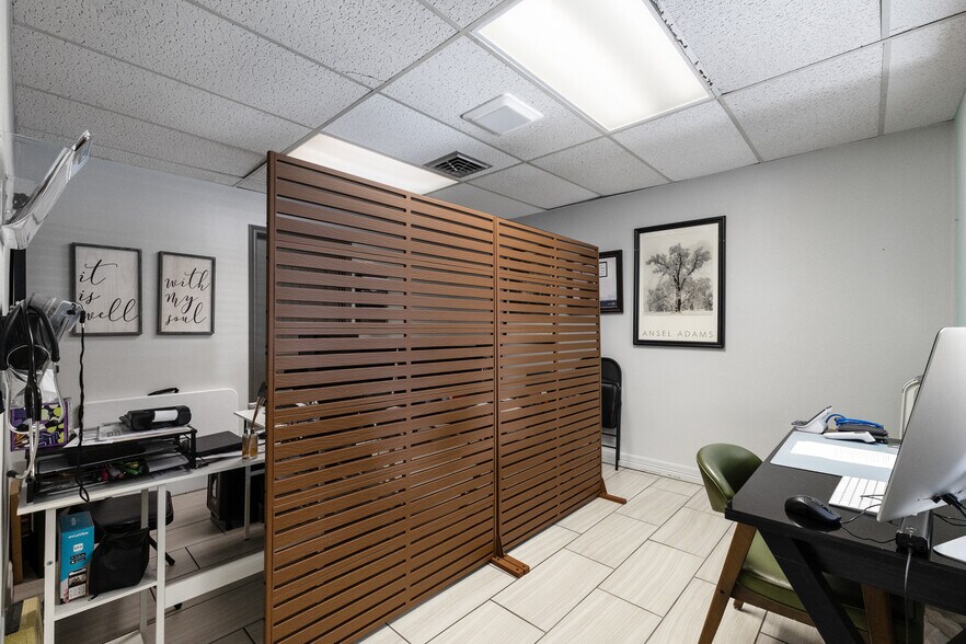 More Photos Of 604 S 77 Sunshine Strip, Harlingen Office For Sale