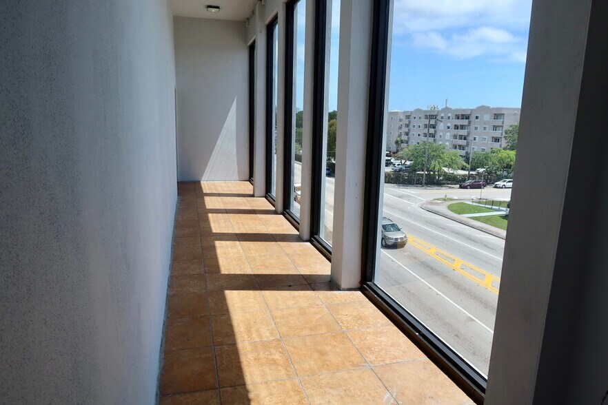 More Photos Of 3383 NW 7th St, Miami Medical For Lease