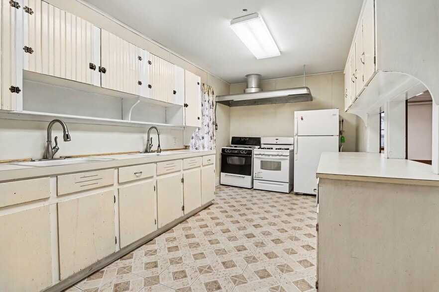 More Photos Of 9 W Shepard St, Hartford Religious Facility For Sale