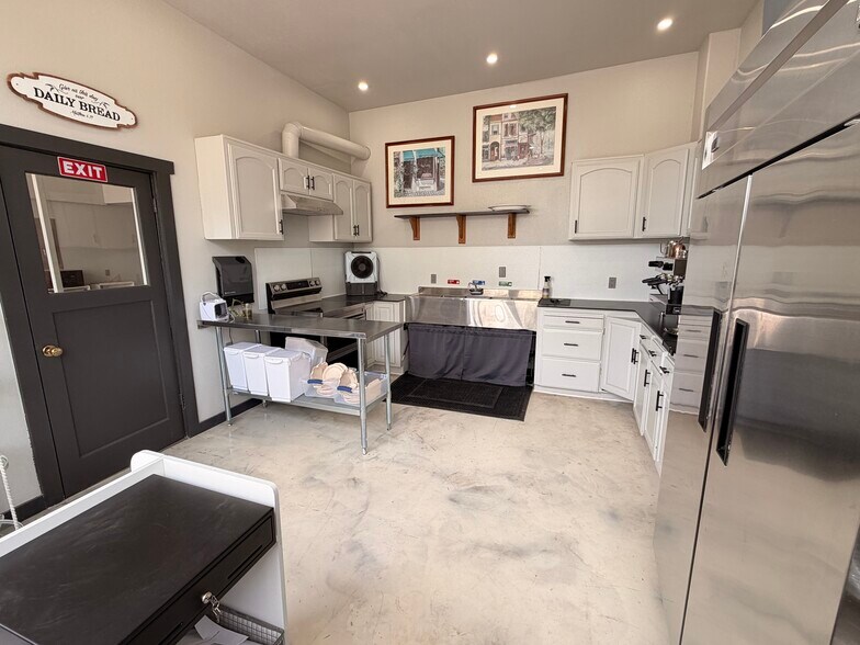 More Photos Of 1005 1st St, Moro Freestanding For Sale