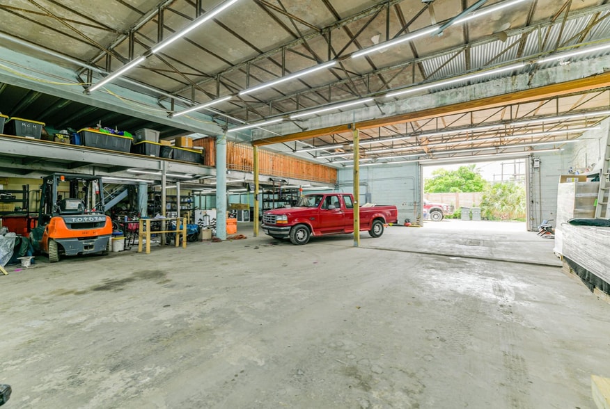 More Photos Of 2415 Church St, Galveston Light Distribution For Lease
