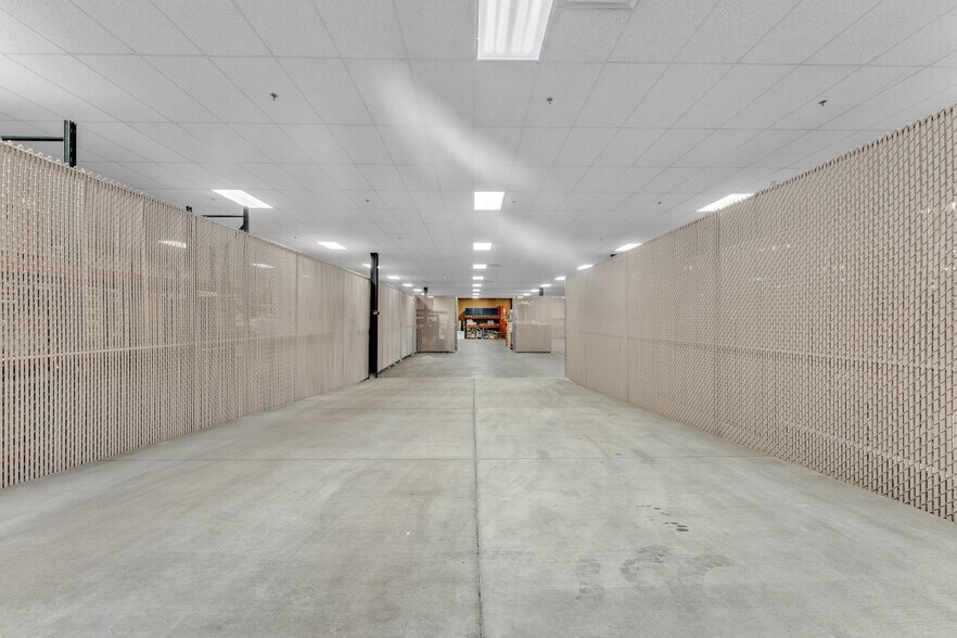 More Photos Of 2150 Garden of the Gods Rd, Colorado Springs Showroom For Lease