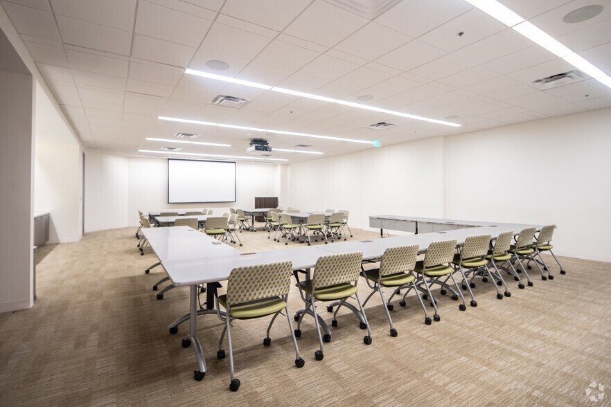 More Photos Of 777 Main St, Fort Worth Office For Lease