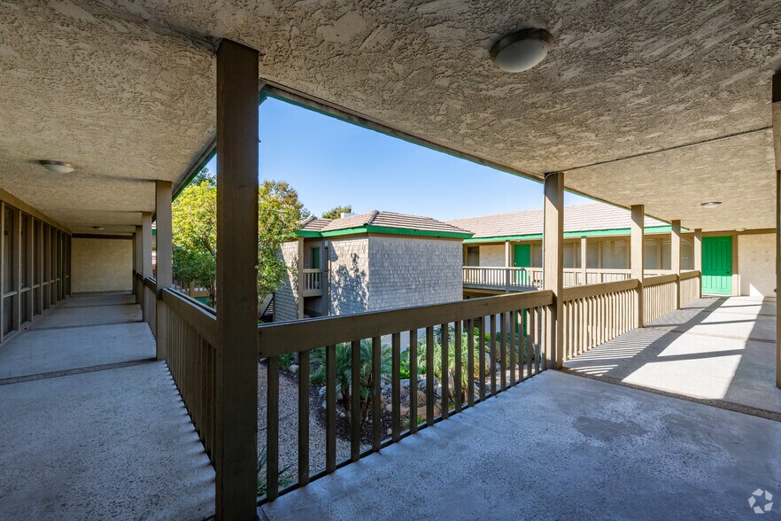 More Photos Of 222 N Mountain Ave, Upland Office For Lease