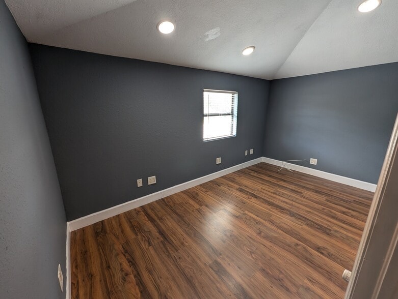 More Photos Of 1901 W Sligh Ave, Tampa Office For Sale