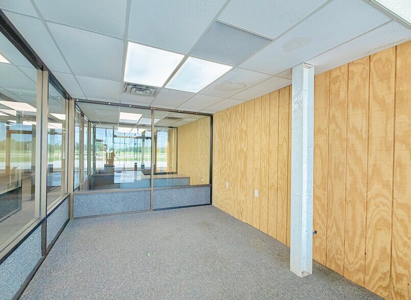 More Photos Of 3601 N Van Buren Byp, Enid Freestanding For Lease