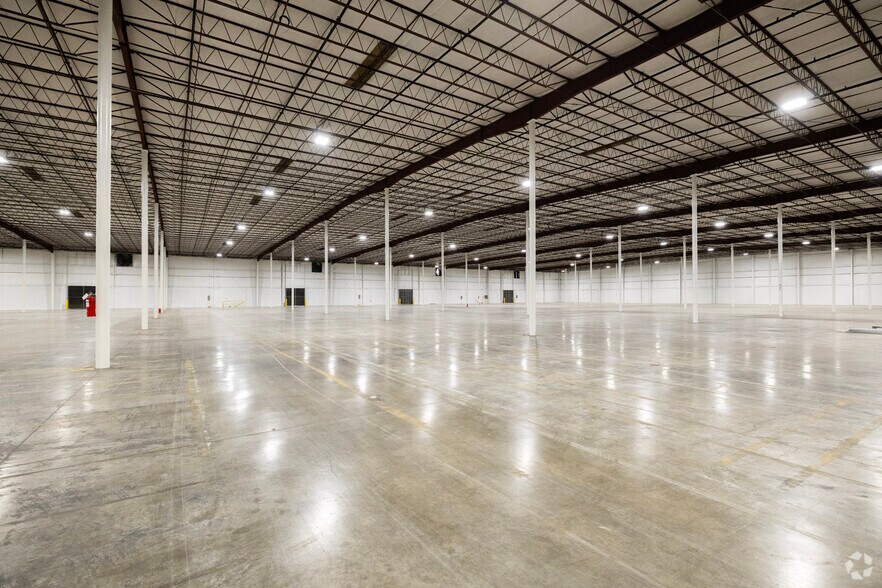 More Photos Of 6708 Harney Rd, Tampa Distribution For Lease