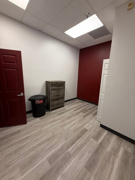 More Photos Of 369 Bill France Blvd, Daytona Beach General Retail For Lease