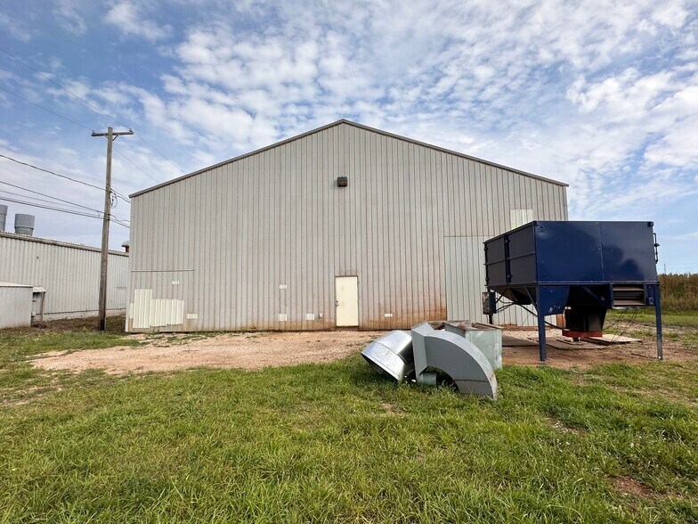 More Photos Of 3945 S Blue Star Dr, Traverse City Service For Lease