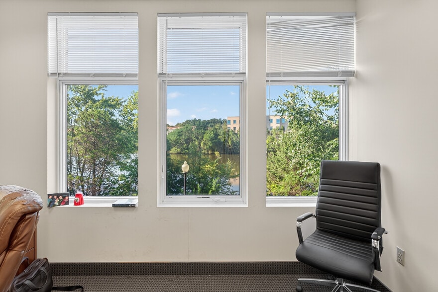 More Photos Of 46165 Westlake Dr, Sterling Medical For Sale