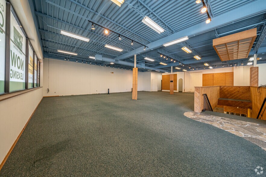 More Photos Of 4700 N University St, Peoria Freestanding For Sale