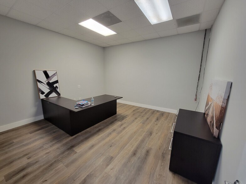 More Photos Of 9405 Cypress Lake Dr, Fort Myers Medical For Lease